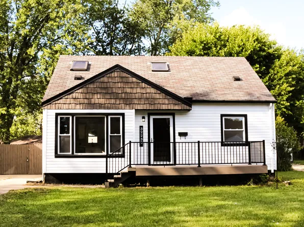 32238 Cambridge St, Garden City, MI 48135