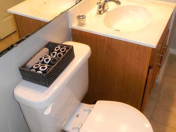 3rd image of 610 Cross Creek Dr APT A