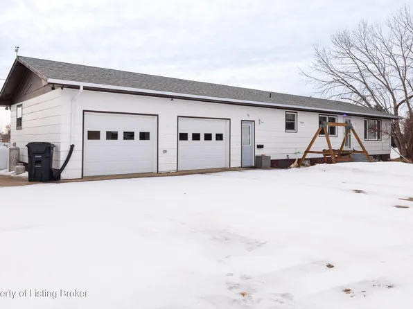 30 3rd St NW, Golden Valley, ND 58541