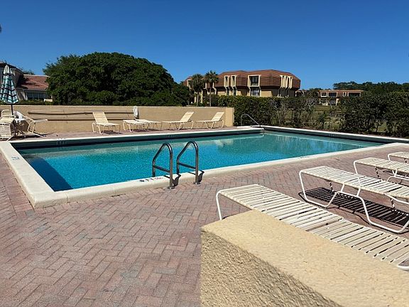 4th image of 5350 Woodland Lakes Dr APT 109