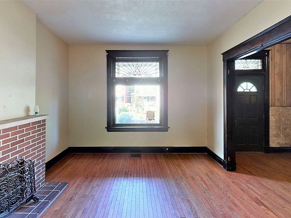 3rd image of 2358 Stratford Ave