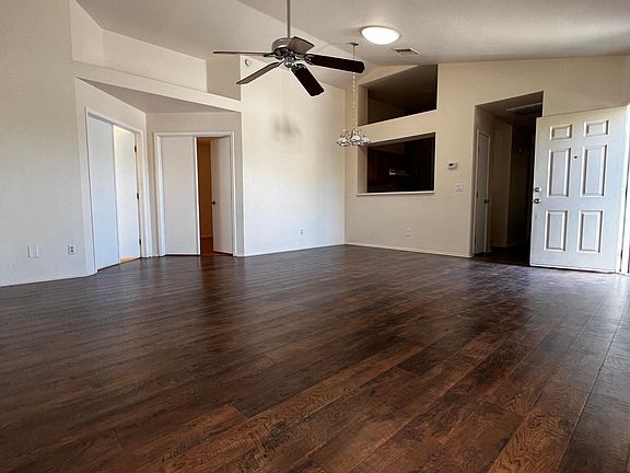 3rd image of 1372 N Culpepper Ave