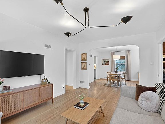 4th image of 1515 Tremont St