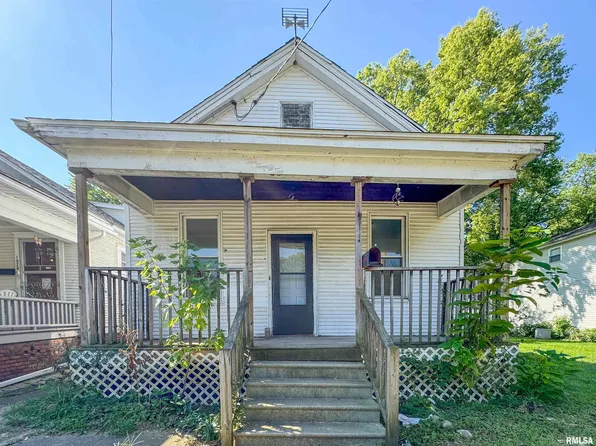 1022 W Adrian G Hinton Ave, Peoria, IL 61605