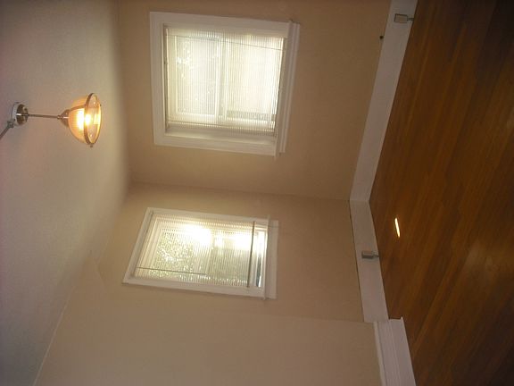3rd image of 210 Stratford Ave APT 1