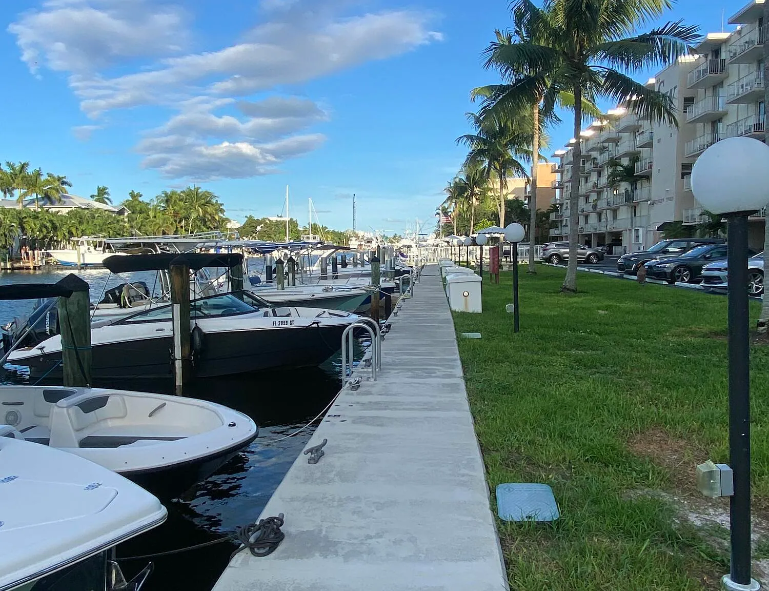 1 bed, 1.5 bath, 814 sqft, $1,950 — Photo 1