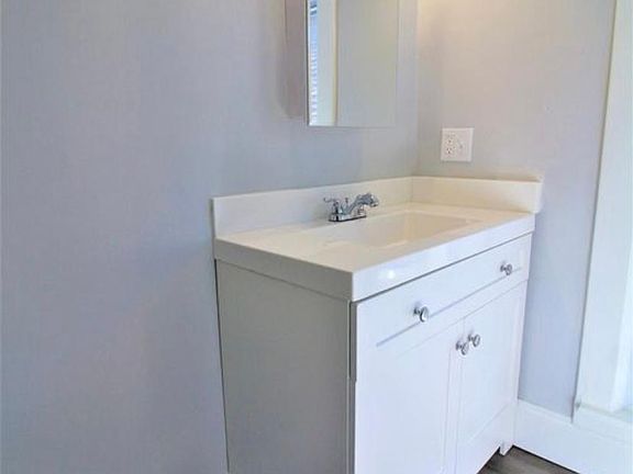 5th image of 1022 Washington Ave #1/2