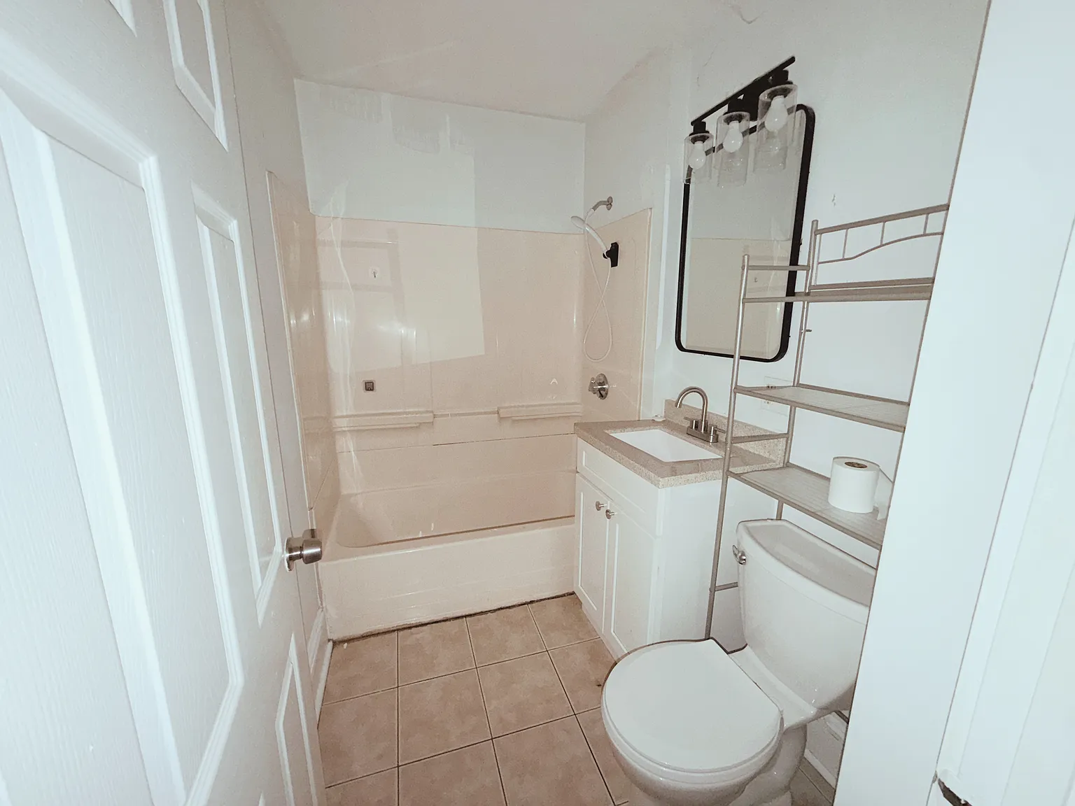3 bed, 1200 sqft, $2,850 — Photo 1