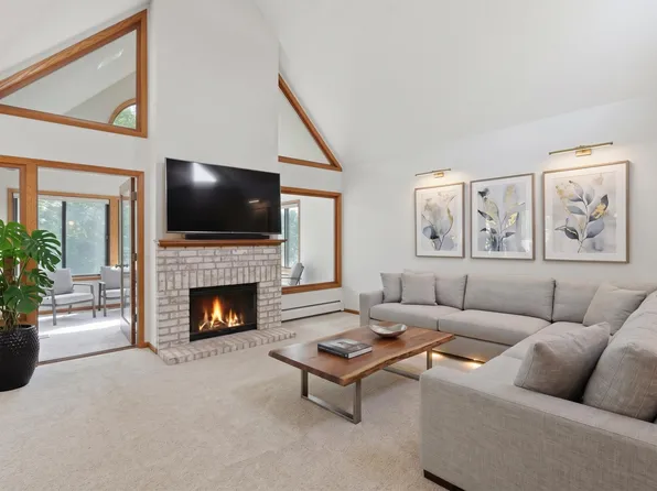 6100 Auto Club Rd APT 305, Bloomington, MN 55438