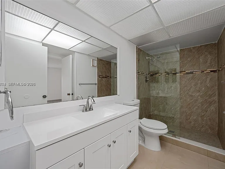 200 Lakeview Dr #101 — Photo 2