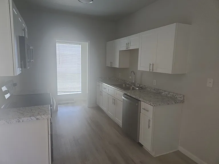 129-131 Collett Ct — Photo 8