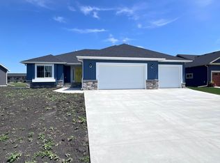 4866 39th St S, Fargo, ND 58104