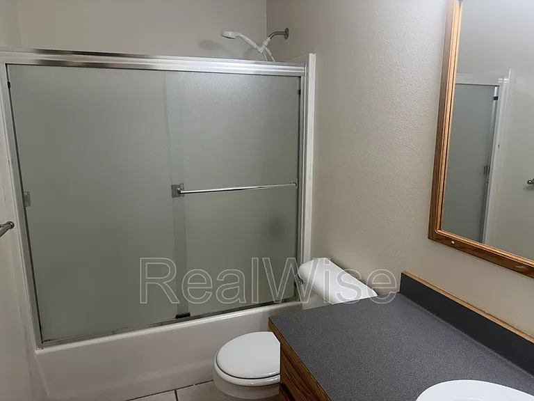 210 3rd St #B — Photo 24