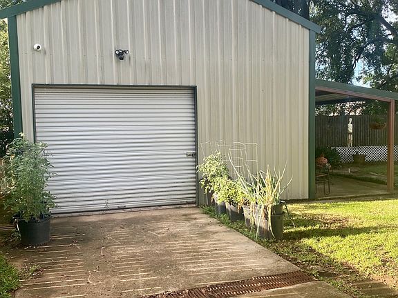 3rd image of 802 W Dr McConnell Blvd
