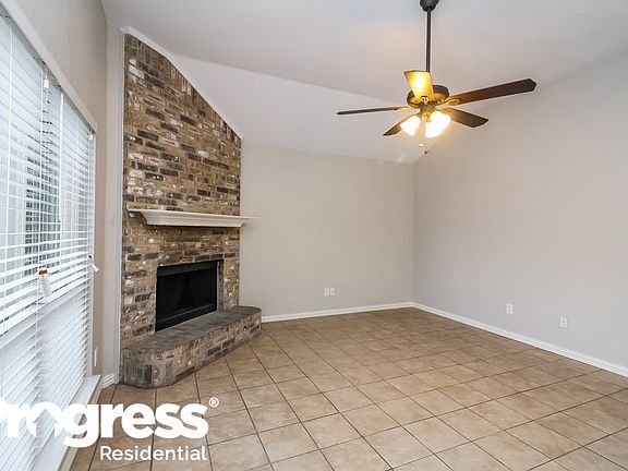 5th image of 310 Kirk Ln