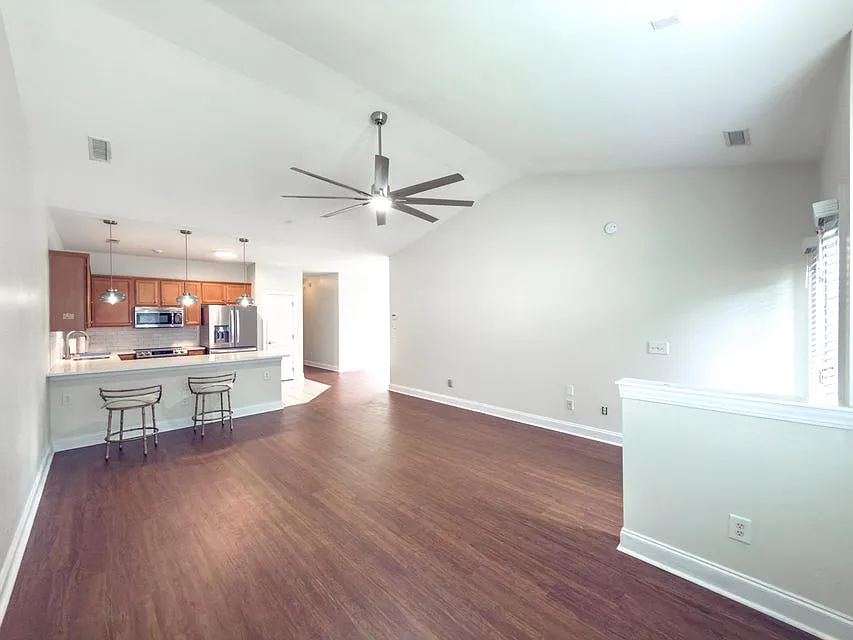 3 bed, 1487 sqft, $2,400 — Photo 4