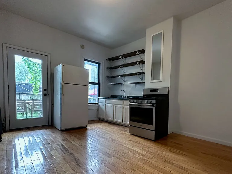 72 Scholes St #1L — Photo 7