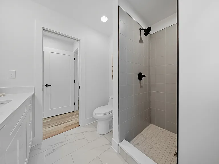 1230B Bessie Ave — Photo 7