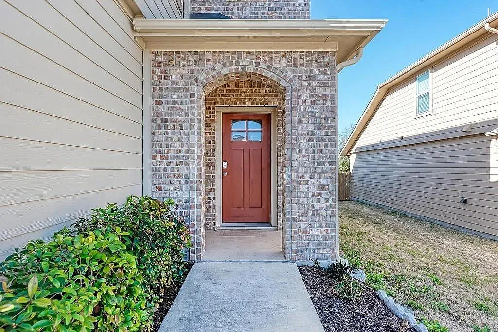 3 bed, 1795 sqft, $2,200 — Photo 4