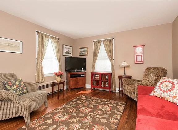 3rd image of 348 Willis Ave