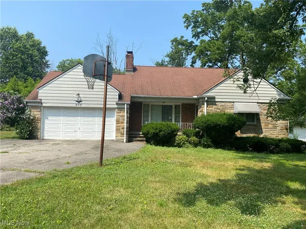 506 Richmond Rd, Richmond Heights, OH 44143