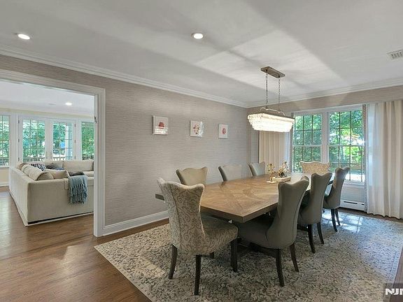 5th image of 42 Warren Lane