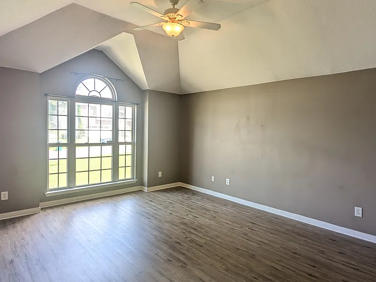 1704 Chris Dr — Photo 13