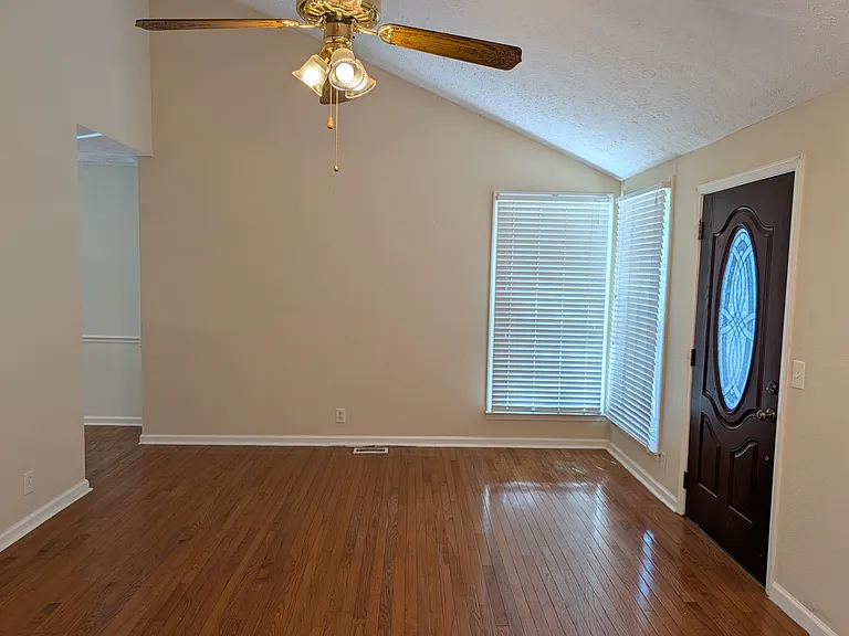 102 Post Oak Rd — Photo 22