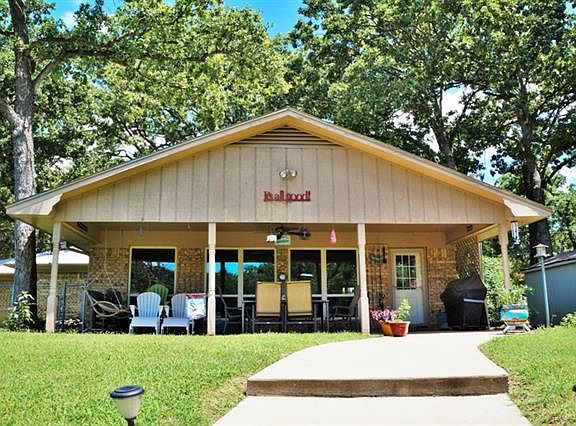 2nd image of 132 Hideaway Cir