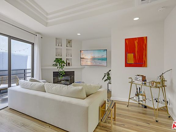 2nd image of 2500 Abbot Kinney Blvd APT 23