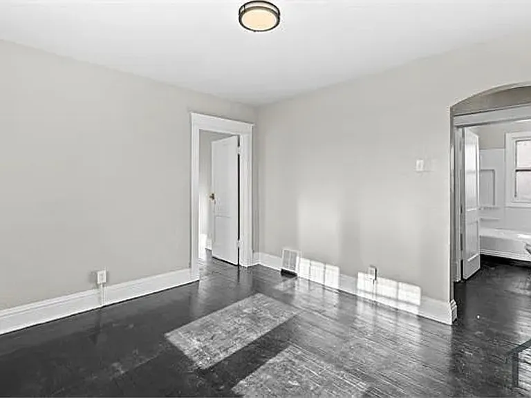 5415 Hamilton Ave — Photo 8