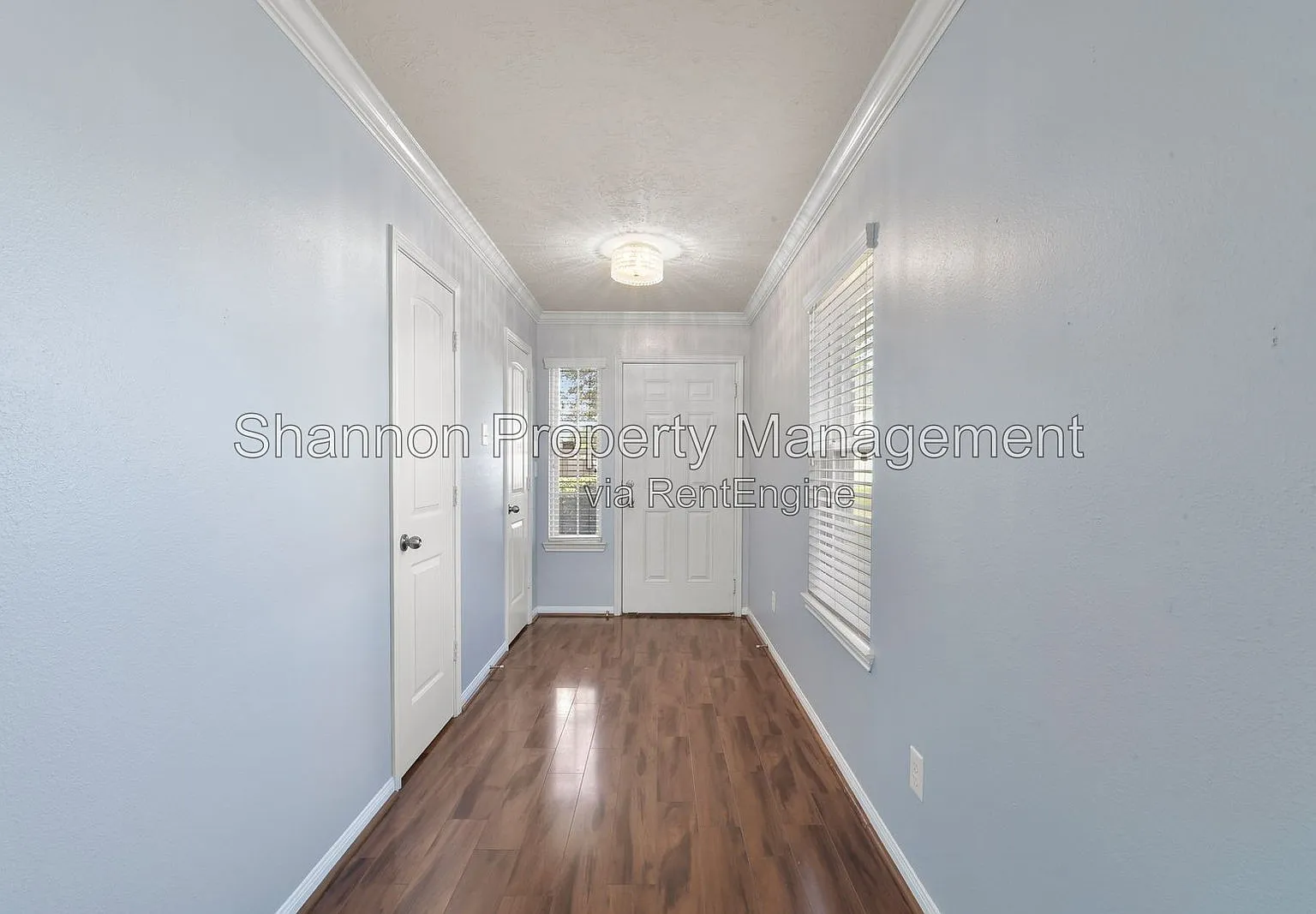 4 bed, 2.5 bath, 2340 sqft, $2,400 — Photo 4