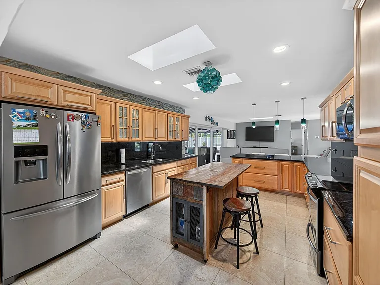 1571 SE 24th Ave #0 — Photo 17
