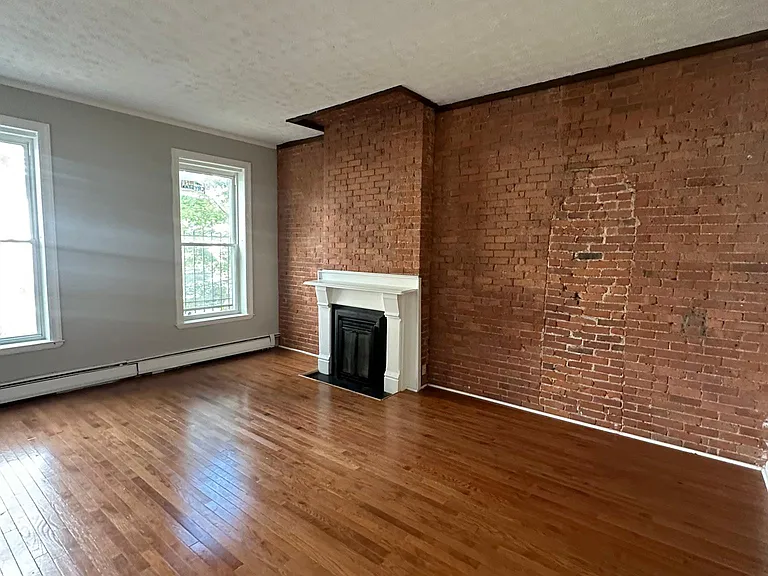 26 Lyon St #1 — Photo 1