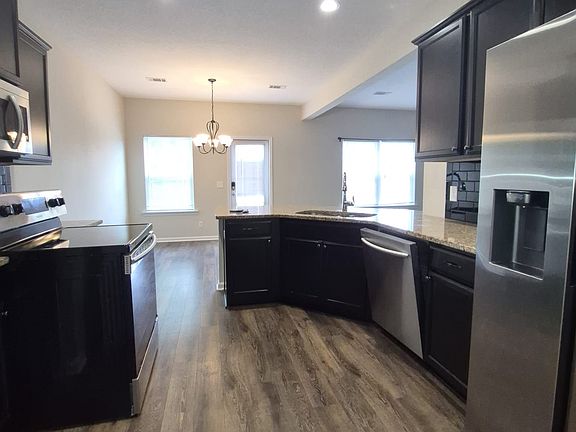 4th image of 33 Trask Cir