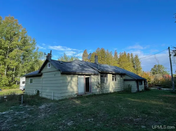 1297 S M149 Hwy, Manistique, MI 49854