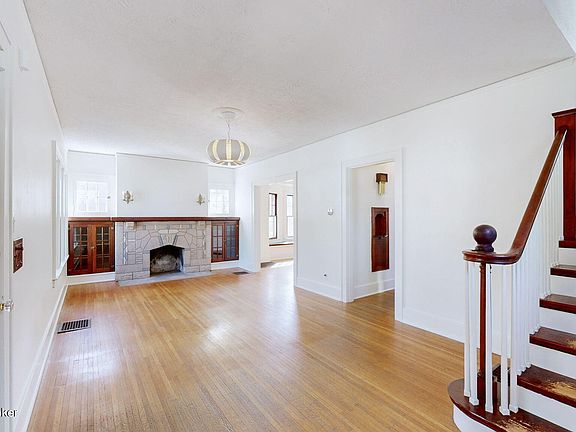 3rd image of 734 N Barbee Way