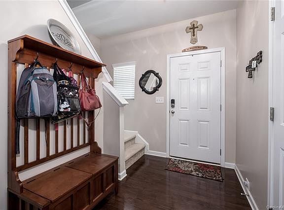 5th image of 425 Augustus Ln
