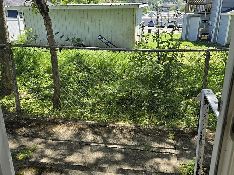 449 NE Winchester St — Photo 18