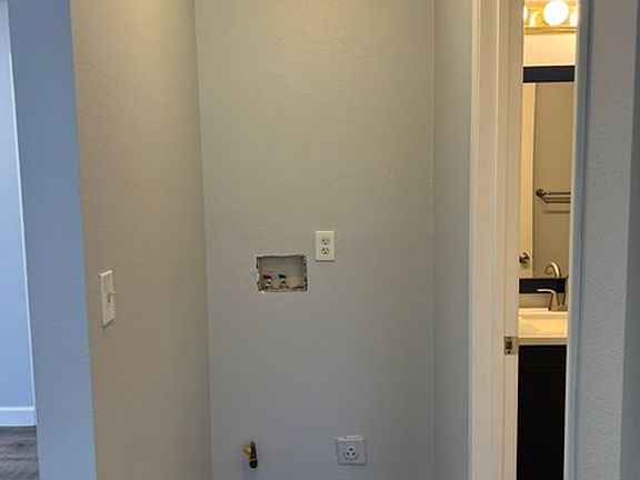 5th image of 155 N Bitterbush St #B