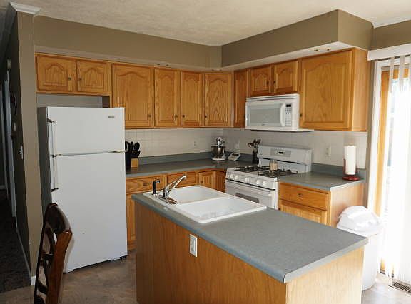 5th image of 701 N Vermillion St