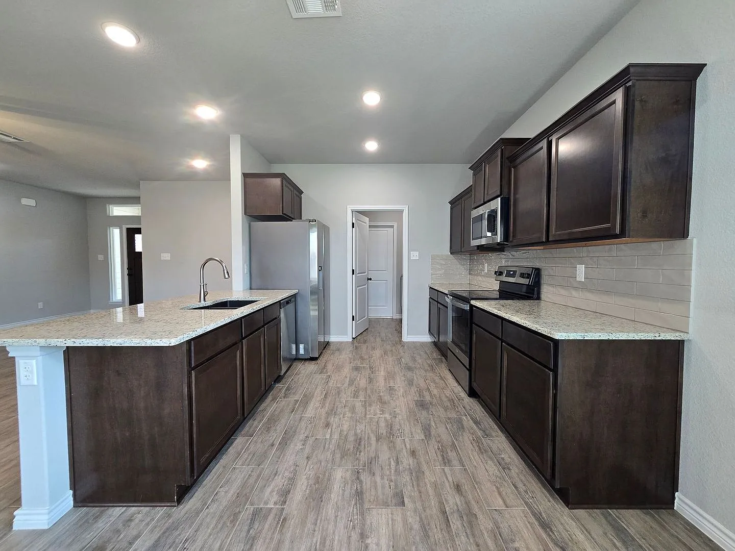 Coming Soon! Rent Reduction & Rent Special ! — Photo 3
