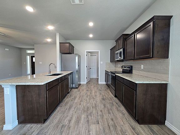 3rd image of 3104 Hedwig St