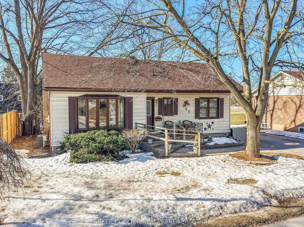 251 Codrington St, Barrie, ON L4M 1S6