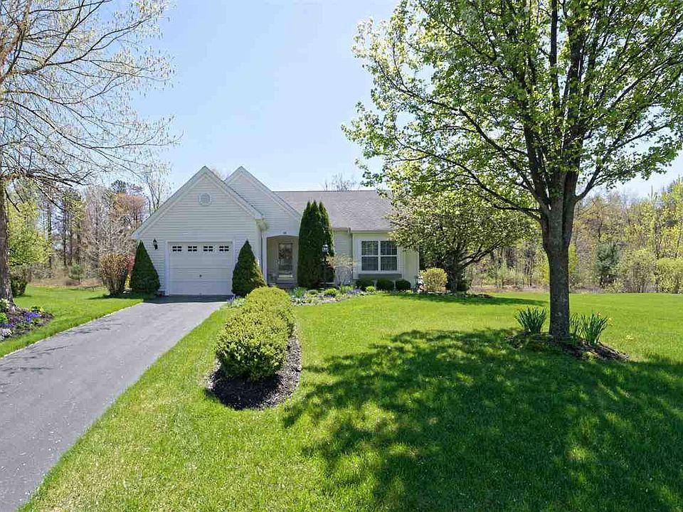 1st image of 18 Danbury Ct