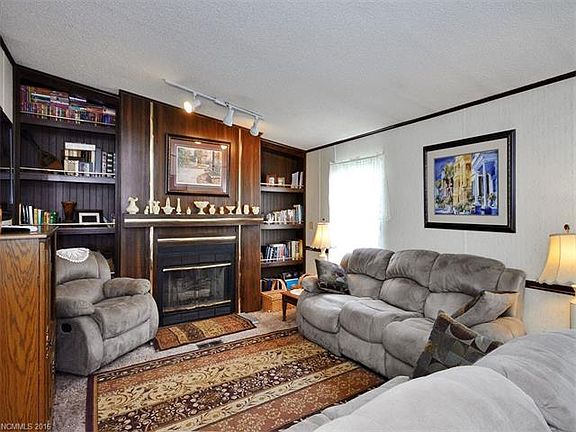 3rd image of 33 Sandy Hill Ln