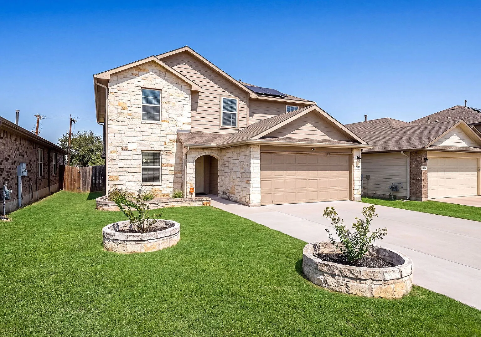 5 bed, 3.5 bath, 2678 sqft, $2,350 — Photo 2