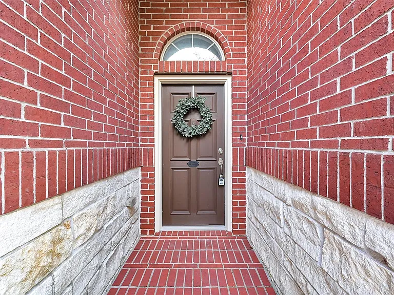 31 Hearthwick Rd — Photo 2