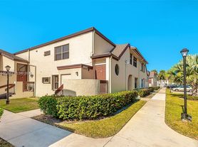11272 Taft St, Hollywood, FL
