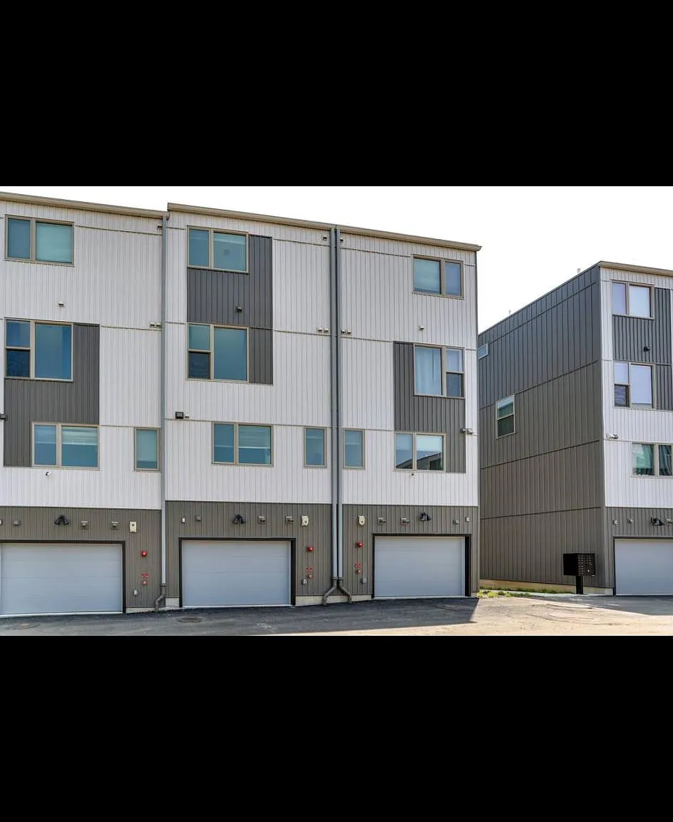 2024 Northbank Pl — Photo 3